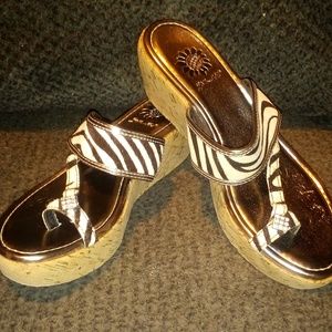 Yellow box hair on hide wedges